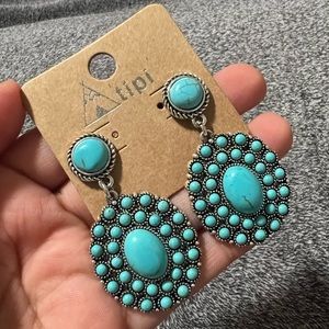 Women’s earrings